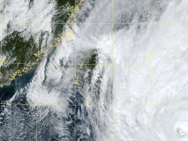 陸上颱風警報 ! 宜蘭、花蓮、臺東、恆春半島進入緊戒區 越晚風雨越大 明天全天達最強
